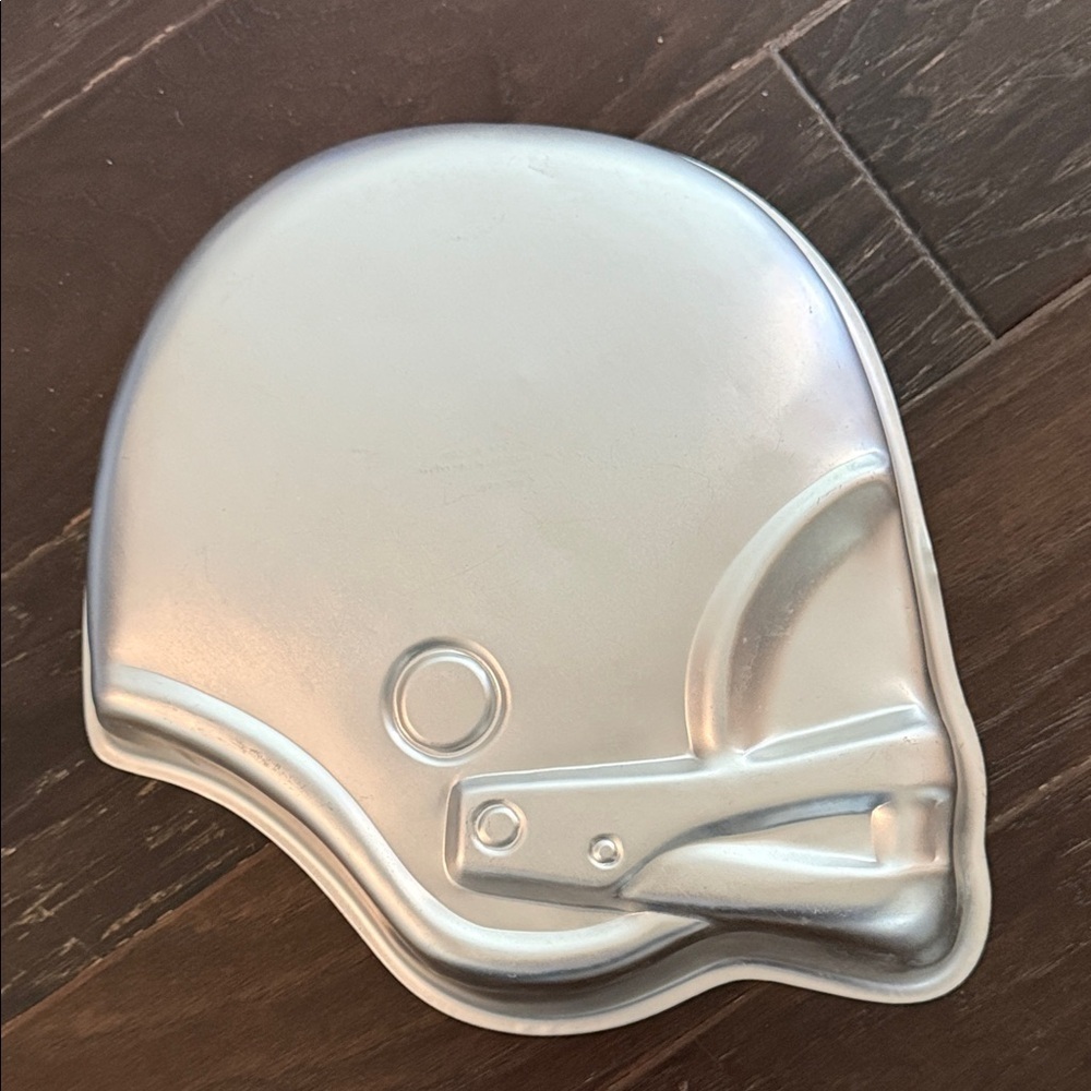 Wilton Silver Party Pan Football Helmet - Picture 3 of 4